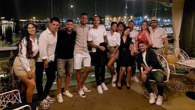 可爱!梅西巴塞罗那与布教授阿尔巴聚餐,被3位美女夹中间动弹不得 4 20220810055355 62f347f3b0cf1